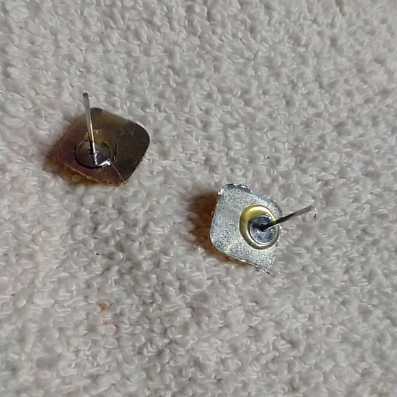 Silvertone bright yellow square post earrings no backs - Picture 4 of 4